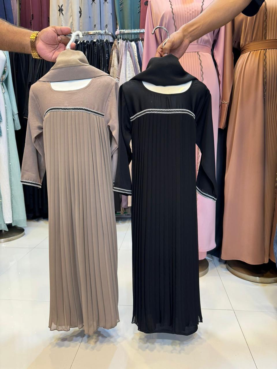 Monochrome Pleat Abaya